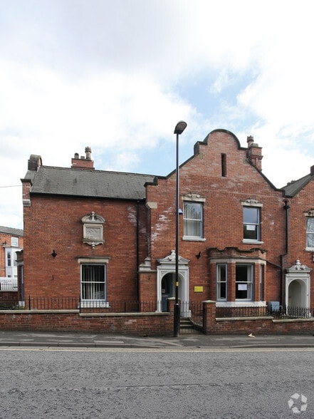 15 Beaumont Fee, Lincoln for sale - Building Photo - Image 2 of 4