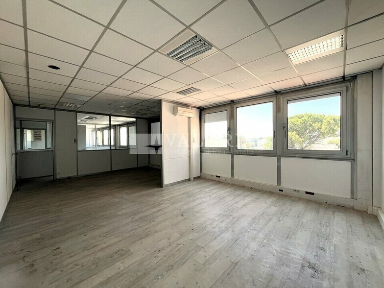 685 Rue Georges Claude, Aix-en-Provence for lease - Interior Photo - Image 2 of 6