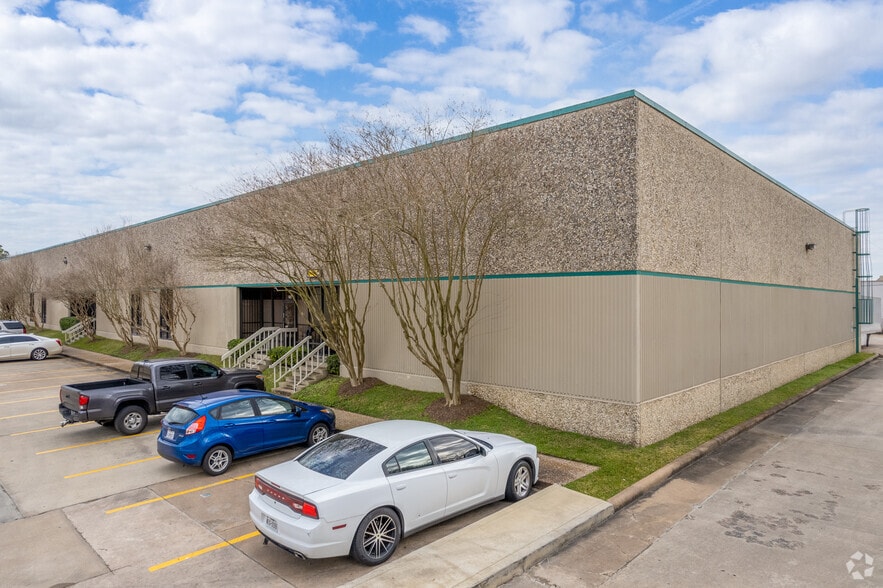 4515 S Pinemont Dr, Houston, TX for lease - Building Photo - Image 3 of 5