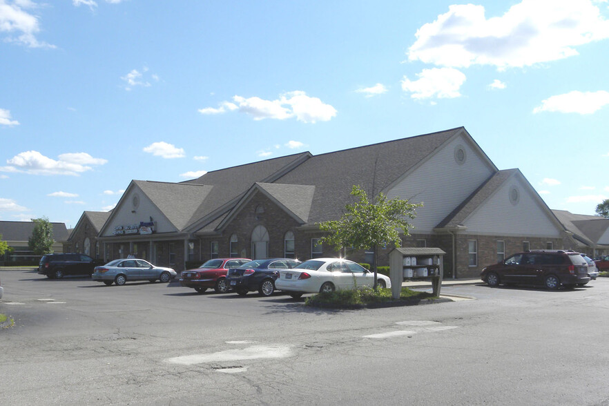 6223 N Canton Center Rd, Canton, MI for lease - Building Photo - Image 1 of 15