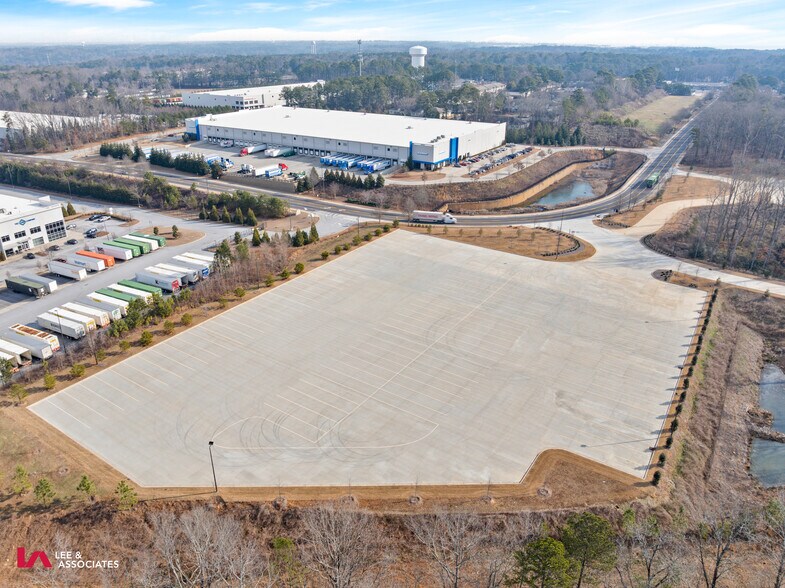 5001 N Commerce Dr, Atlanta, GA à louer - Photo du bâtiment - Image 2 de 5