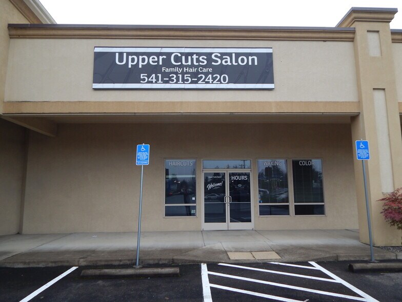 145 Myrtle St, Sutherlin, OR à louer - Photo du bâtiment - Image 2 de 5