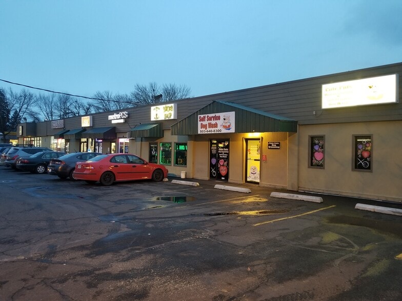 1011 SE Walnut St, Hillsboro, OR for lease - Building Photo - Image 3 of 8