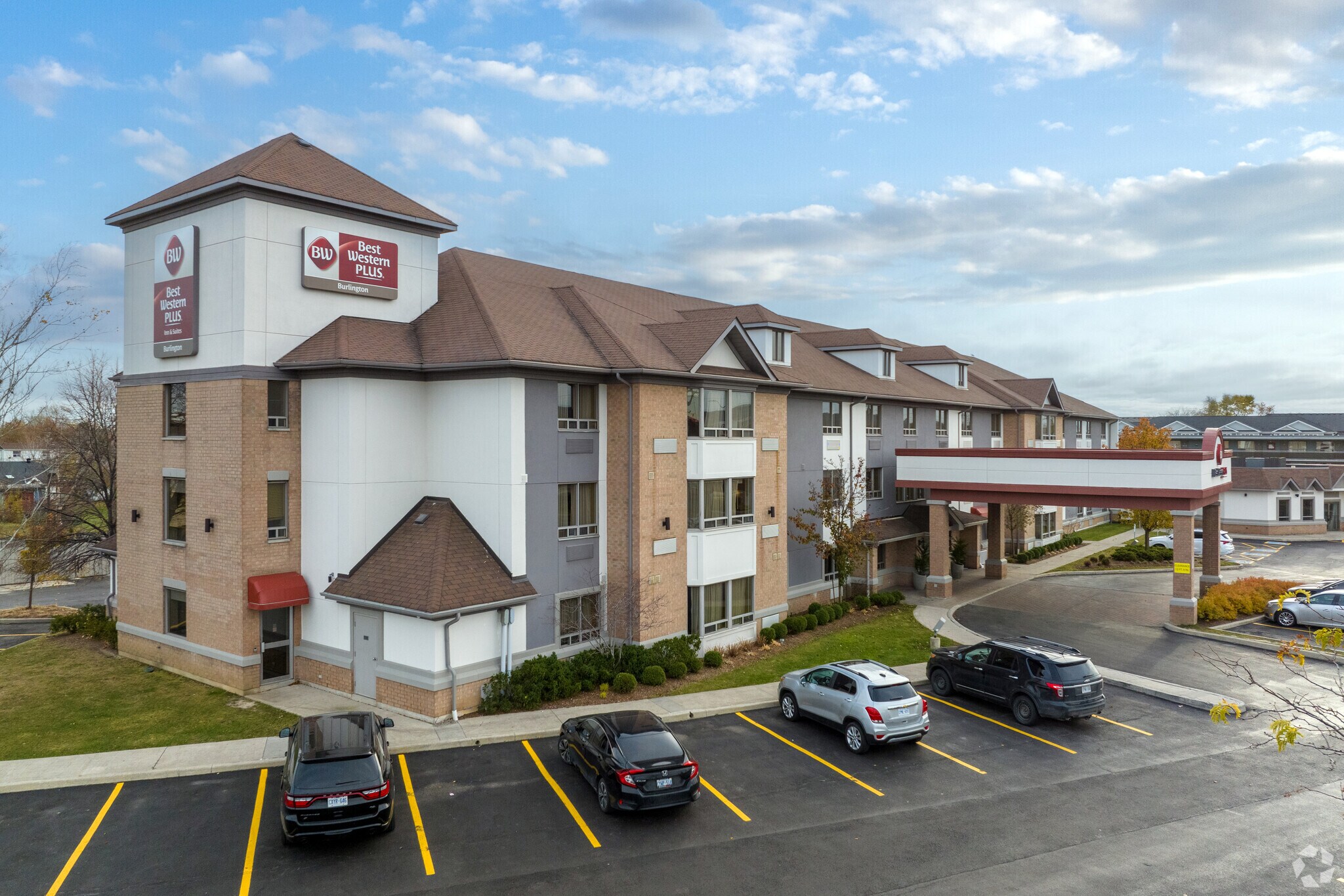 2412 Queensway Dr, Burlington, ON à vendre Photo du bâtiment- Image 1 de 1