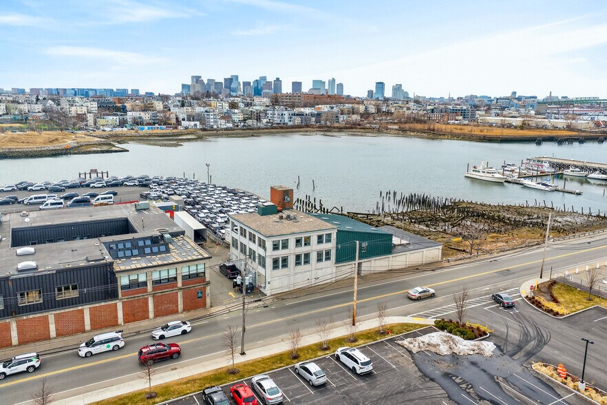 227 Marginal St, Chelsea, MA à louer - Photo du bâtiment - Image 2 de 14