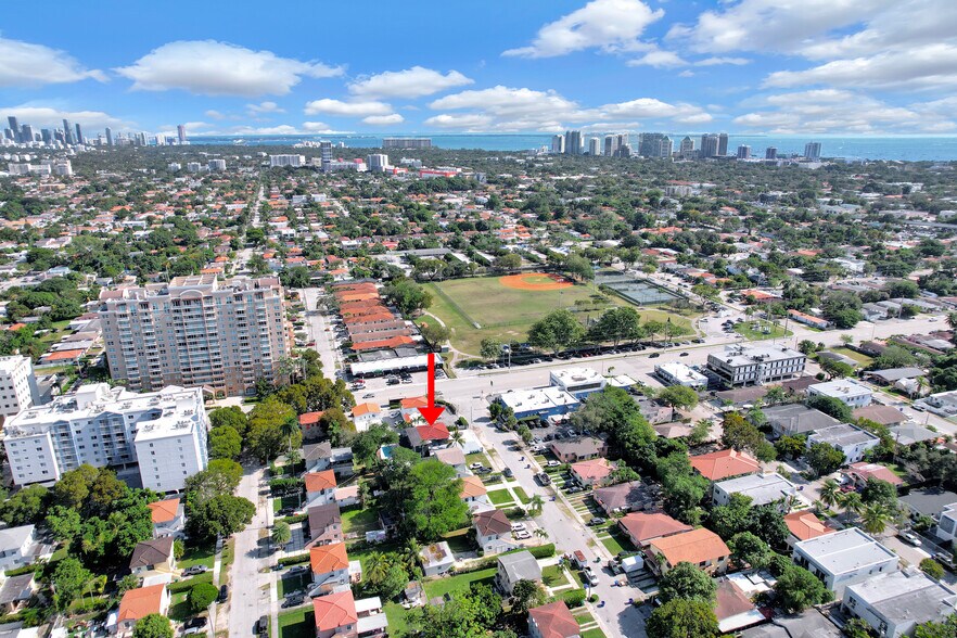 3711 SW 27th Ter, Miami, FL à vendre - Photo du bâtiment - Image 2 de 60