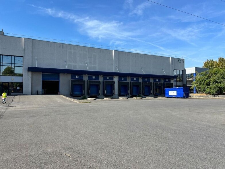 270 Avenue Du Bois De La Pie, Tremblay-en-France for lease - Building Photo - Image 1 of 8