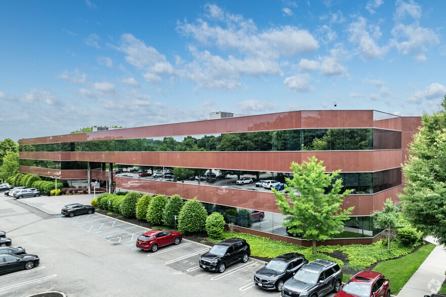 50 Jericho Quadrangle, Jericho, NY for lease - Building Photo - Image 1 of 4