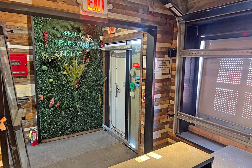 1224 Randolph Rd, Detroit, MI for lease - Building Photo - Image 3 of 7