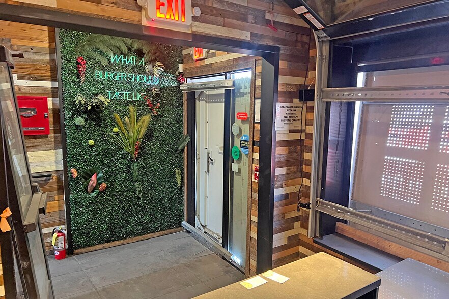 1224 Randolph Rd, Detroit, MI à louer - Photo du bâtiment - Image 3 de 7