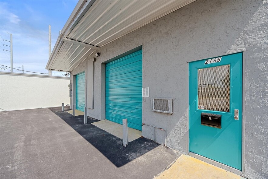 2135 12th St, Sarasota, FL for lease - Building Photo - Image 3 of 5