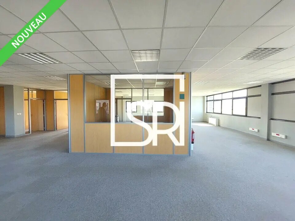 Office in Cournon-d'Auvergne for lease Interior Photo- Image 1 of 21