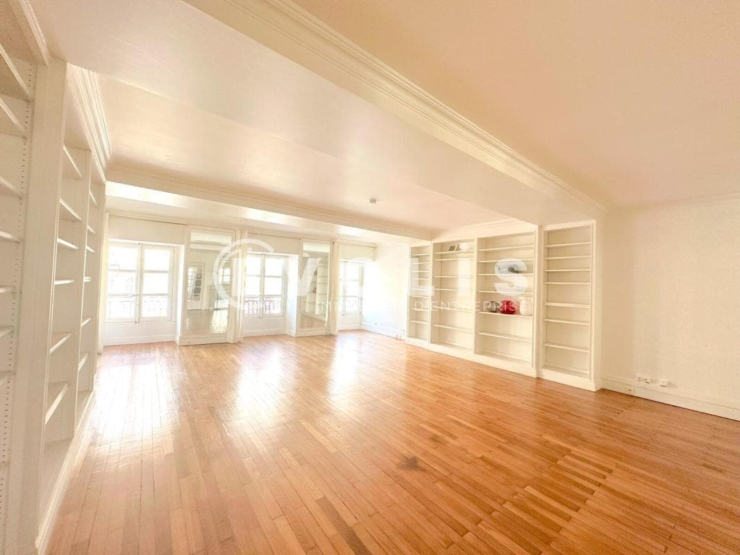 30 Cours Du Chapeau Rouge, Bordeaux for lease Interior Photo- Image 1 of 6