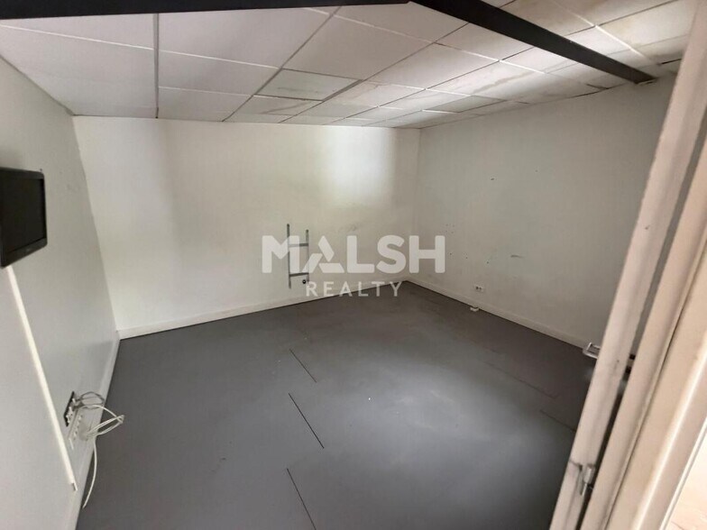 Flex in Ternay for lease - Interior Photo - Image 3 of 6