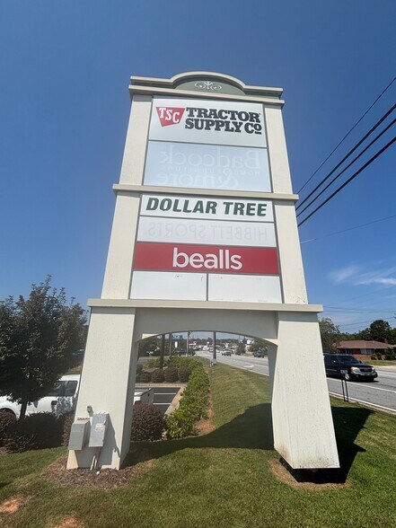 966 Big a Rd, Toccoa, GA à louer - Photo du bâtiment - Image 3 de 14
