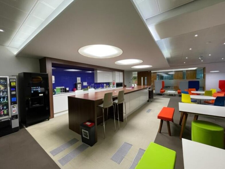 Buckingham Gate, Gatwick for lease - Interior Photo - Image 3 of 6