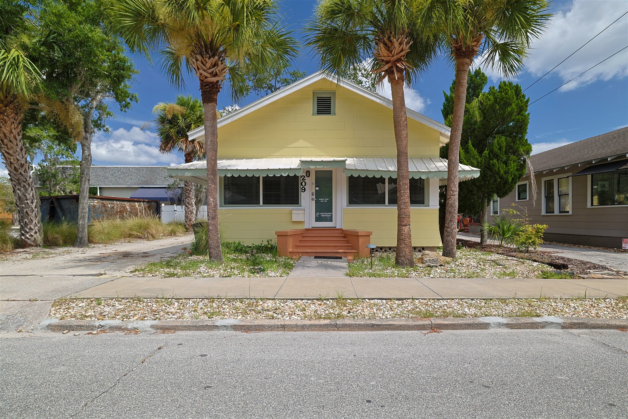 209 Downing St, New Smyrna Beach, FL à vendre Photo du b timent- Image 1 de 30