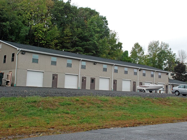 34 Del Mar Dr, Brookfield, CT for lease - Building Photo - Image 2 of 7