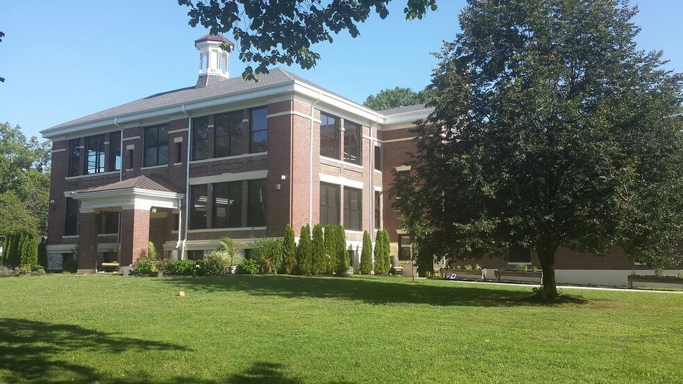 215 Broad St, Eatontown, NJ for lease - Building Photo - Image 2 of 9