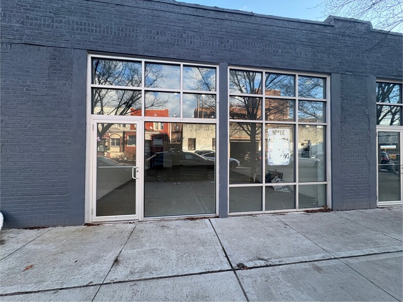 142 Louisa St, Brooklyn, NY for lease - Building Photo - Image 2 of 3