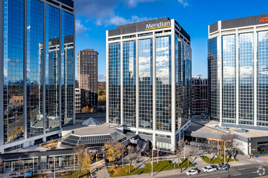 3280 Bloor St W, Toronto, ON for lease - Primary Photo - Image 1 of 27