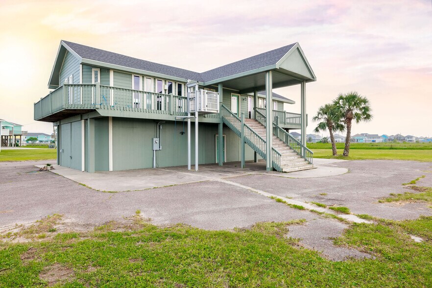 3120 Hwy 87, Crystal Beach, TX à vendre - Photo du bâtiment - Image 2 de 25
