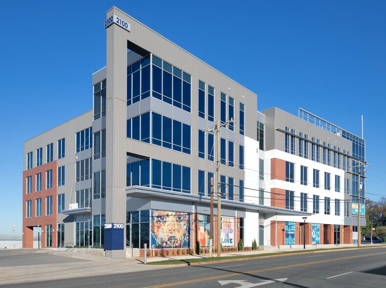2100 S Tryon St, Charlotte, NC à louer - Photo principale - Image 1 de 4
