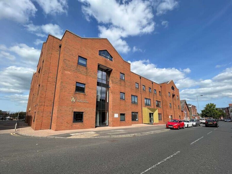 106 University St, Belfast à louer - Photo du bâtiment - Image 3 de 3