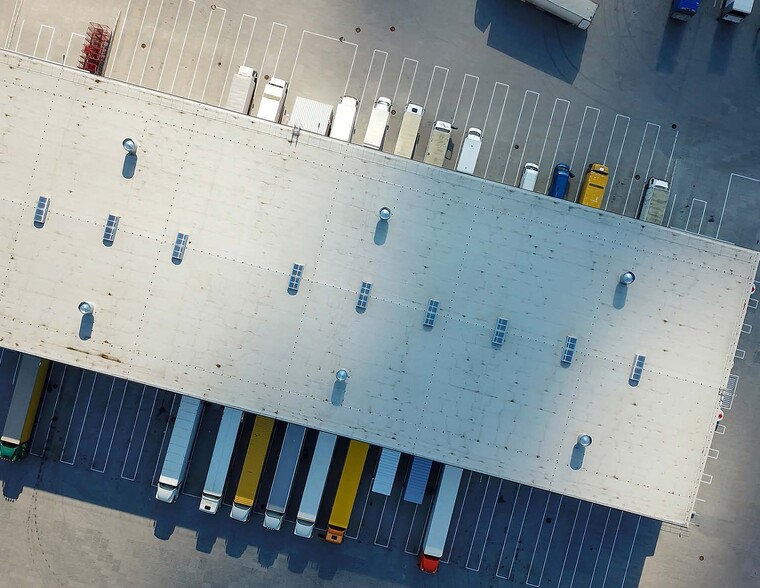 7225 Lone Tree Rd, Sacramento, CA à louer - Photo du bâtiment - Image 2 de 8