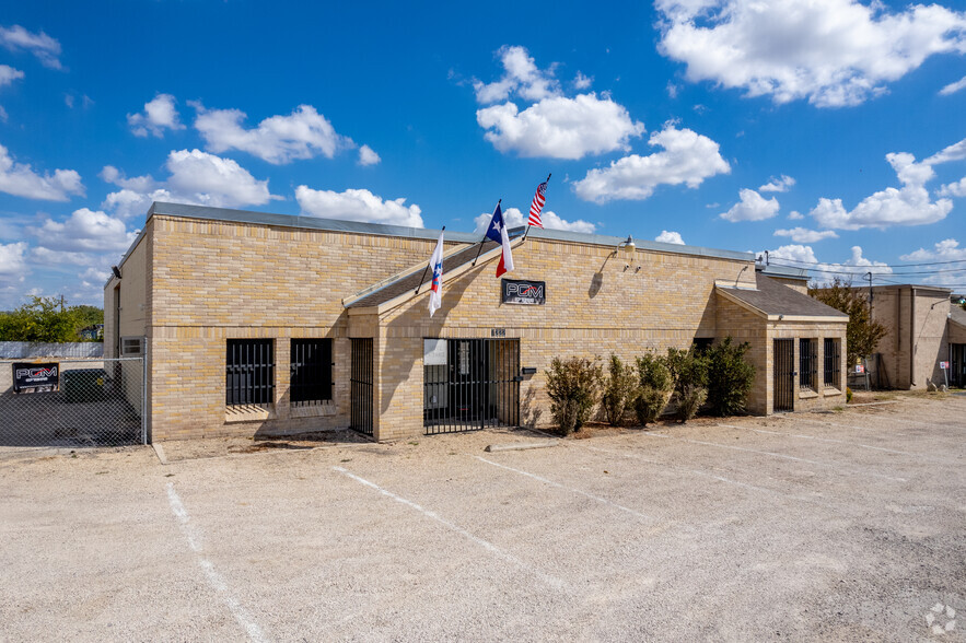 7222 NE Loop 410, San Antonio, TX à vendre - Photo principale - Image 1 de 17