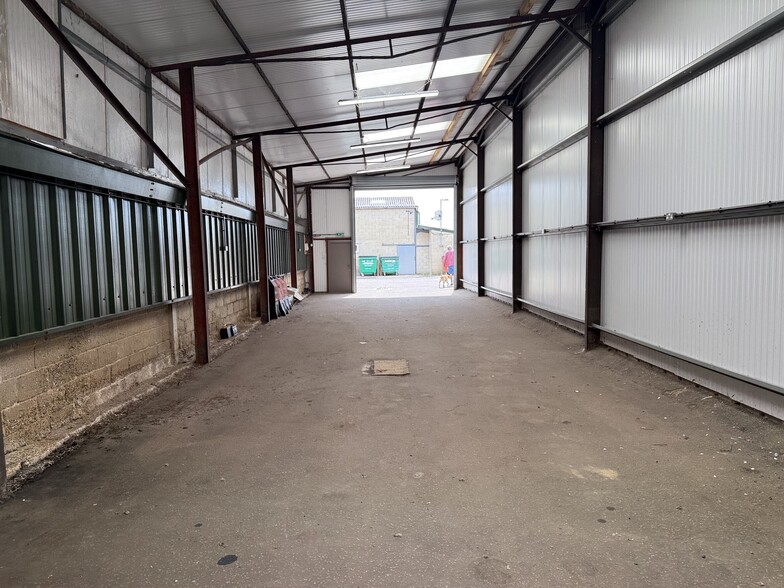 West Chiltington Ln, Billingshurst for lease - Interior Photo - Image 3 of 4