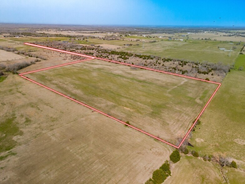 1445 Circle Dr, Bonham, TX à vendre - Photo du bâtiment - Image 2 de 4