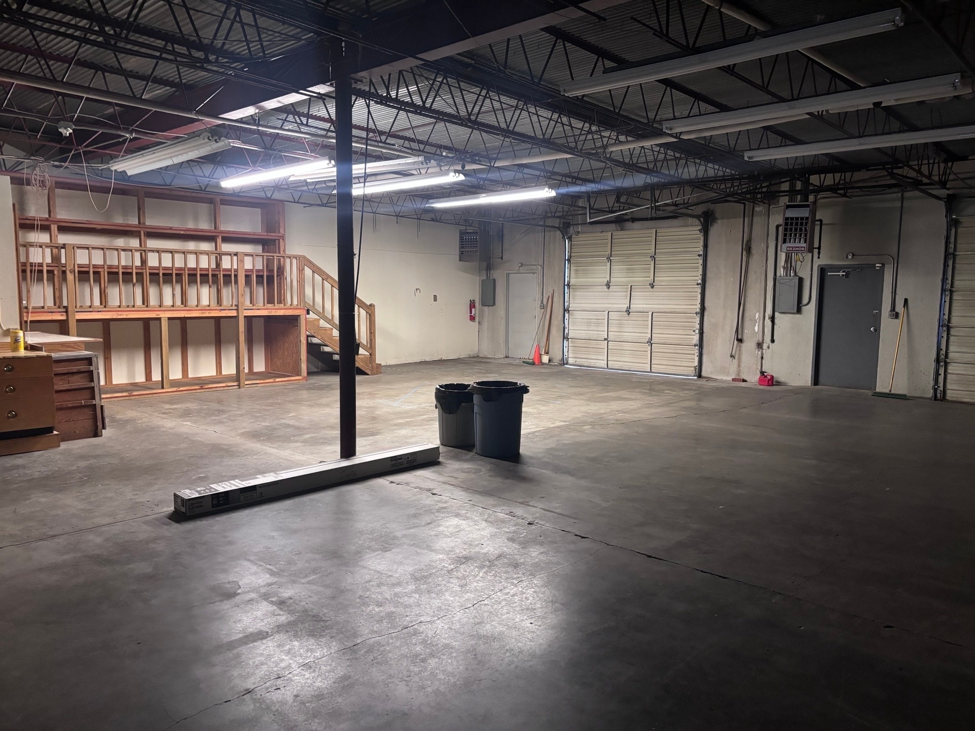 237 Oxmoor Cir, Birmingham, AL for lease Interior Photo- Image 1 of 5