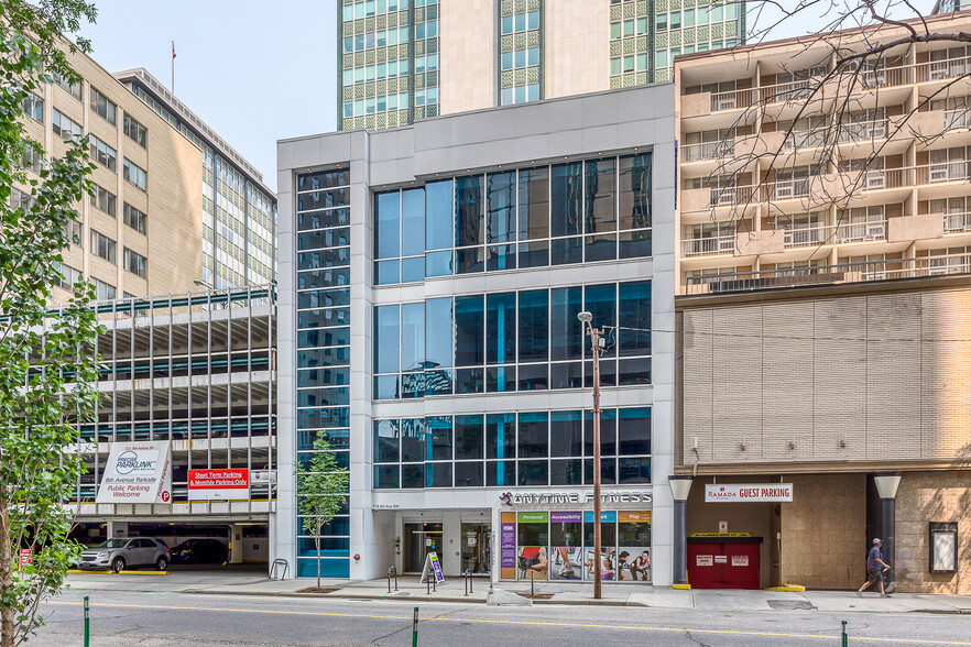 718 8th Ave SW, Calgary, AB à louer - Photo du bâtiment - Image 2 de 36