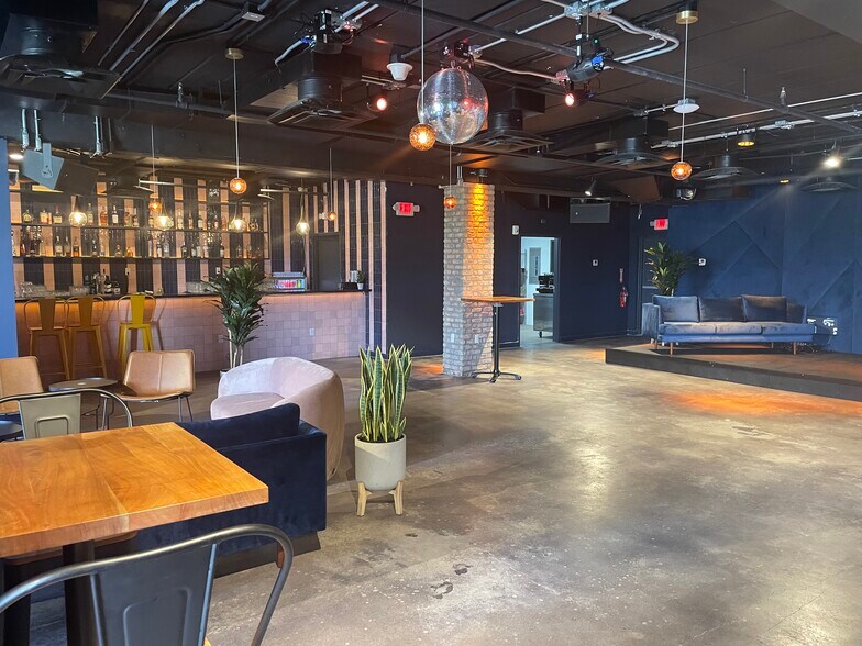 268 SW 8th St, Miami, FL à louer - Photo intérieure - Image 2 de 19