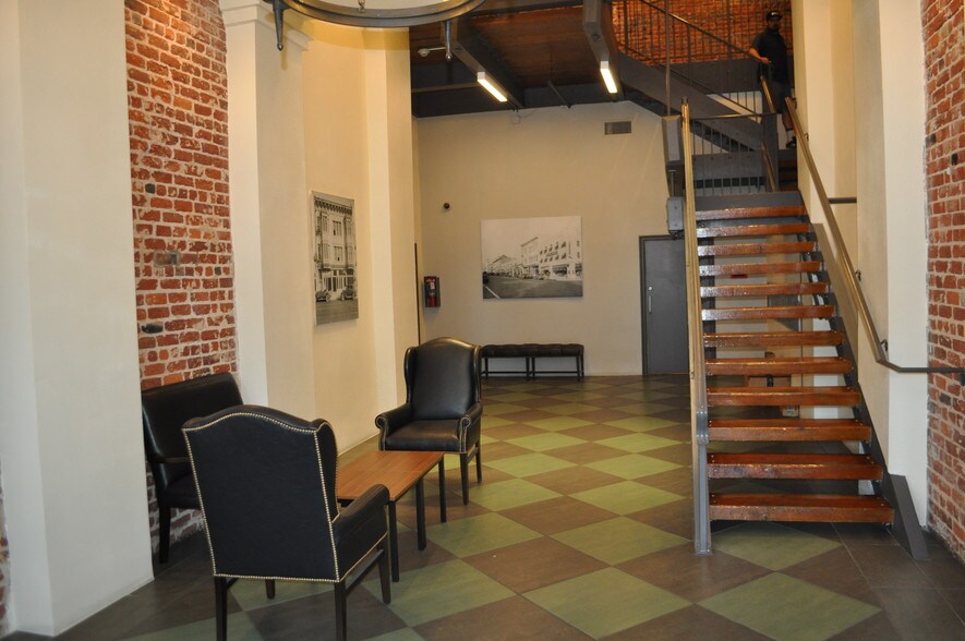 87 E Green St, Pasadena, CA à louer - Photo intérieure - Image 3 de 6