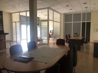 Plus de détails pour Multi-résidentiel à vendre