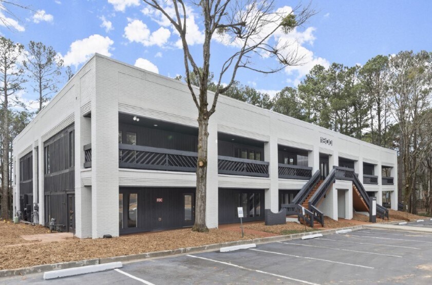 1850 Lake Park Dr SE, Smyrna, GA à vendre - Photo du bâtiment - Image 2 de 14