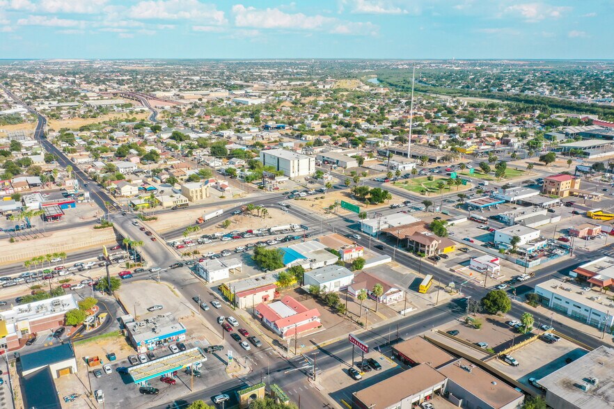 1019 San Bernardo Ave, Laredo, TX à vendre - Photo du bâtiment - Image 2 de 25