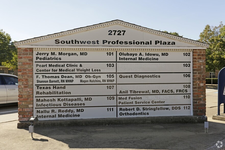 2727 Bolton Boone Dr, DeSoto, TX à vendre - Photo du bâtiment - Image 2 de 6