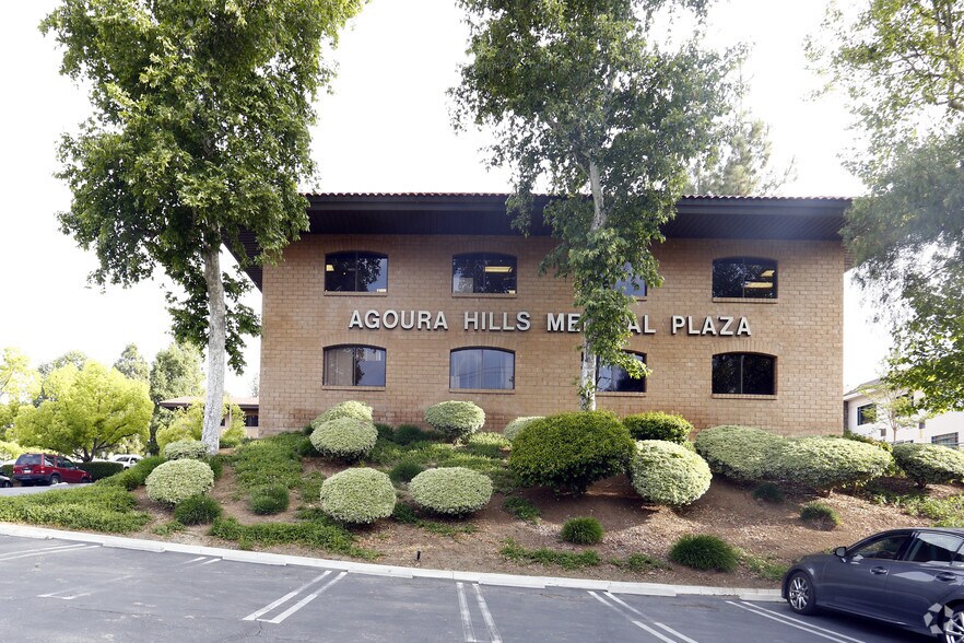 29525 Canwood St, Agoura Hills, CA à louer - Photo du bâtiment - Image 1 de 34