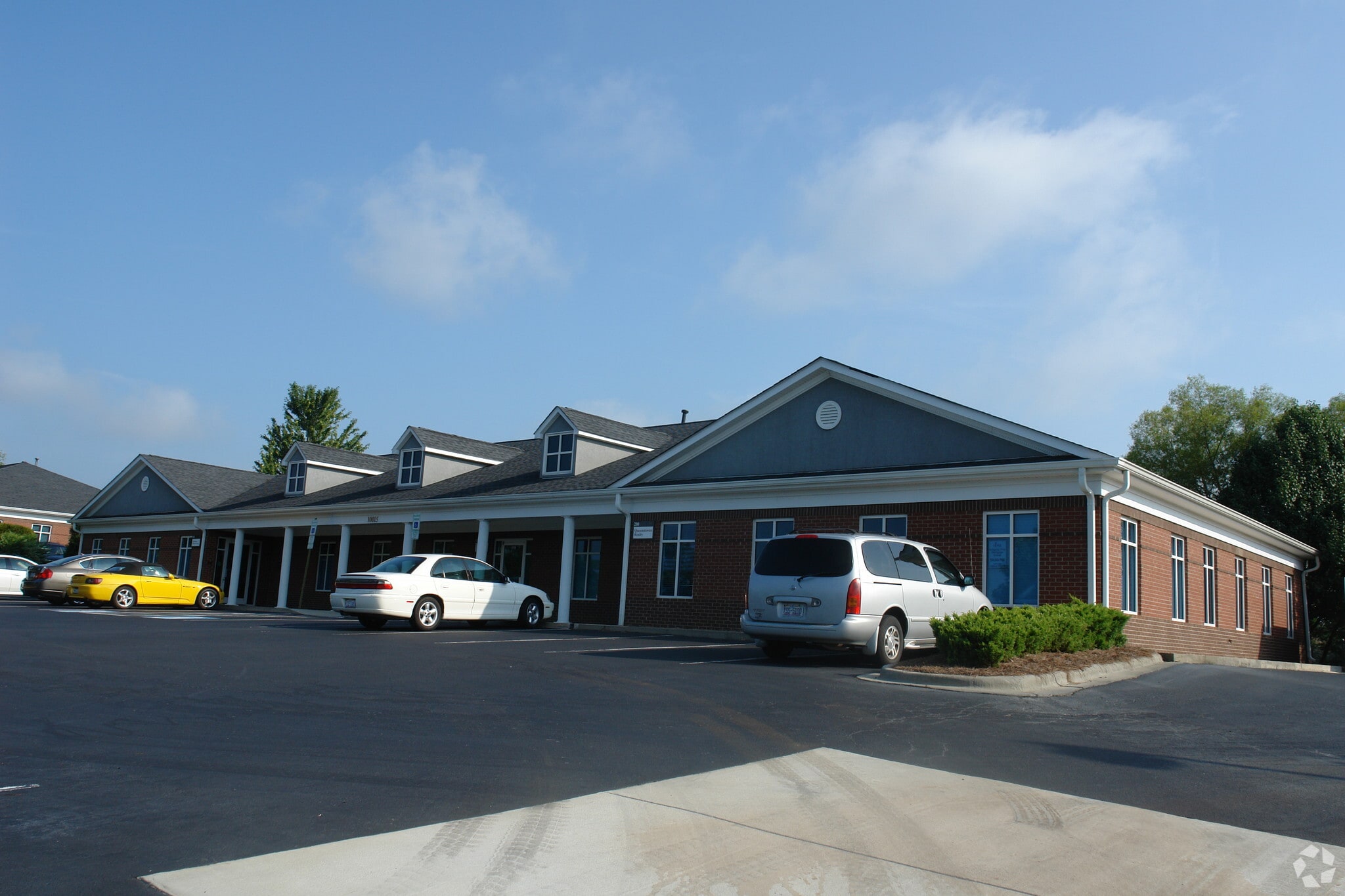 10015 Park Cedar Dr, Charlotte, NC for lease Primary Photo- Image 1 of 7