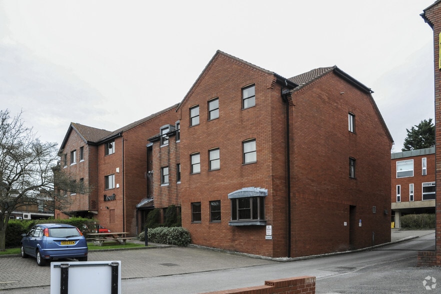 4-6 Arden Grv, Harpenden for lease - Building Photo - Image 2 of 3