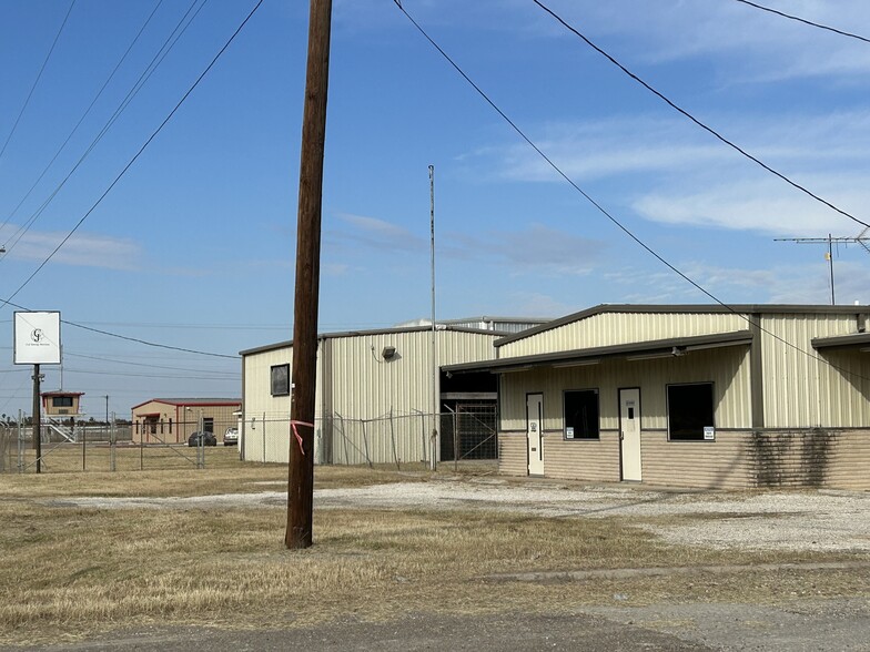 438 Flournoy Rd, Alice, TX for lease - Building Photo - Image 2 of 18