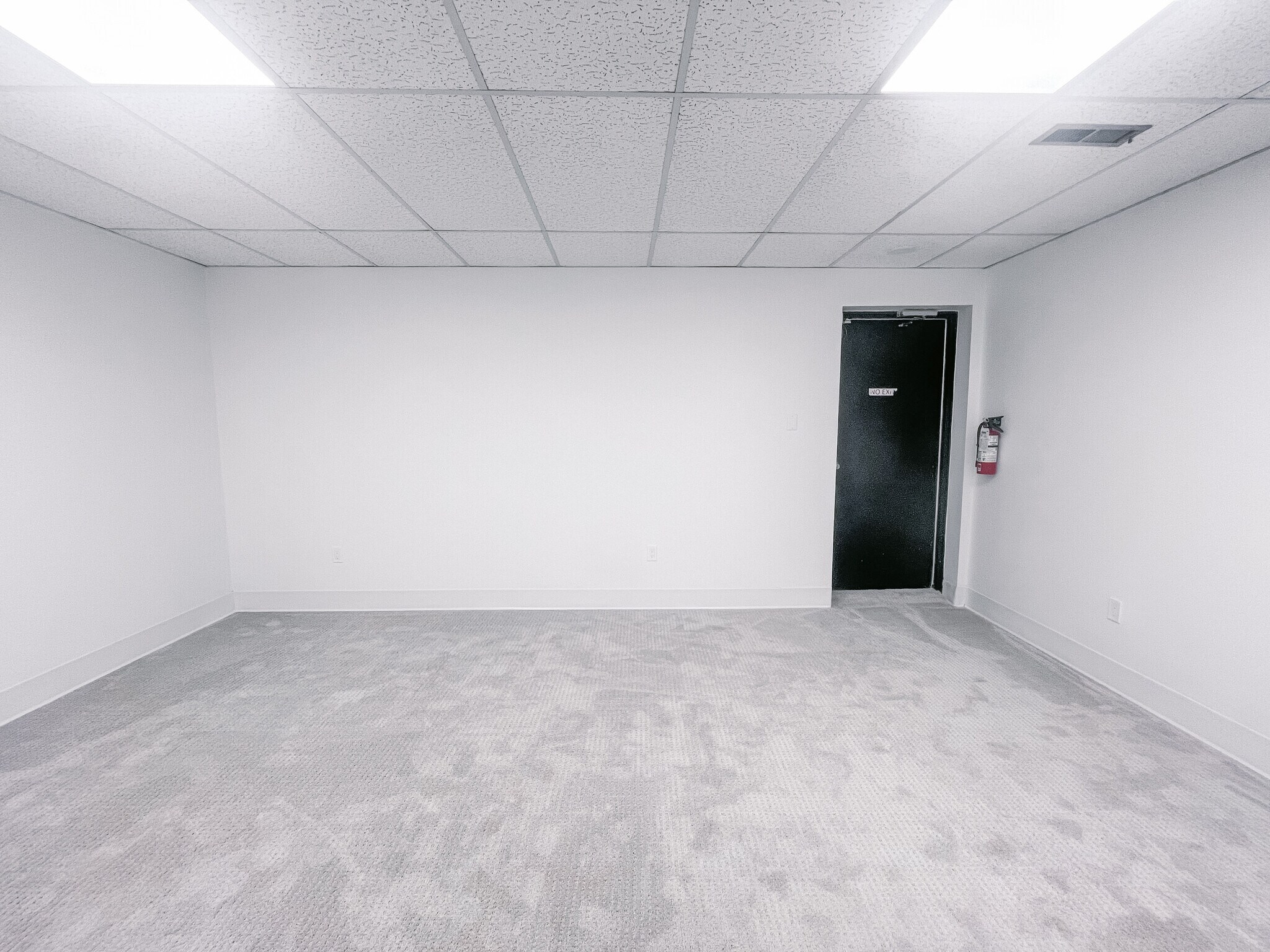 743 Wellington Rd, London, ON for lease Interior Photo- Image 1 of 3