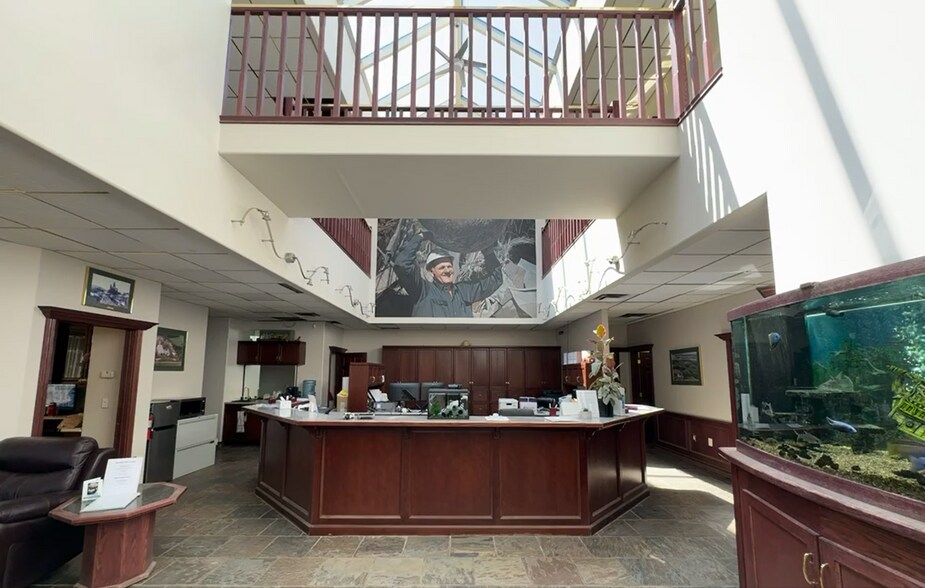 8600 1 St NW, Edmonton, AB à louer - Photo du bâtiment - Image 3 de 8
