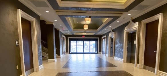 1912 State Route 35, Oakhurst, NJ à louer - Photo intérieure - Image 2 de 17