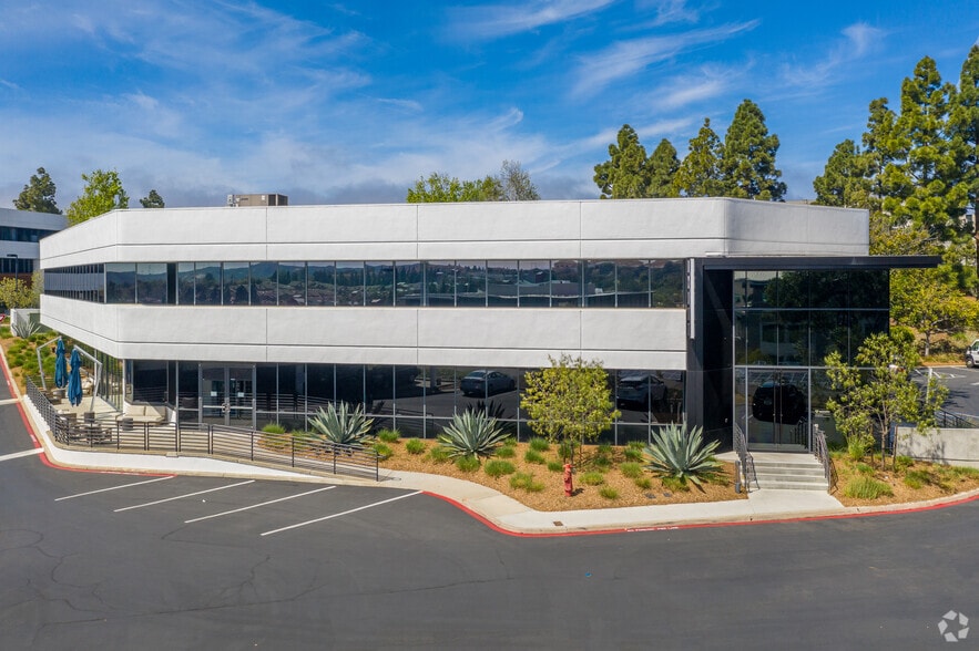 12777 High Bluff Dr, San Diego, CA à louer - Photo du bâtiment - Image 1 de 6