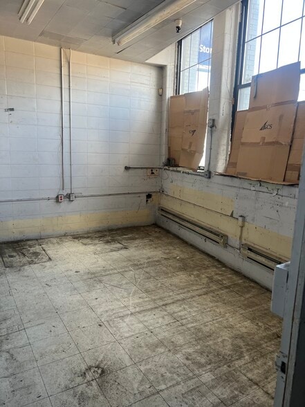 425 Ferry St, Newark, NJ for lease - Building Photo - Image 3 of 10