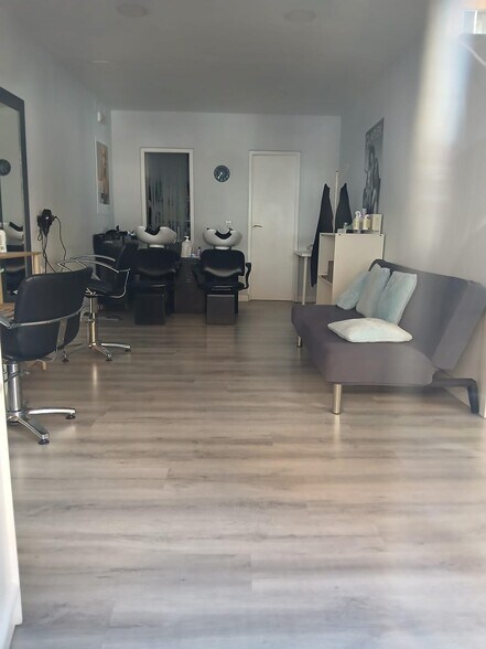 Retail in Cáceres, Cáceres for lease - Primary Photo - Image 1 of 1